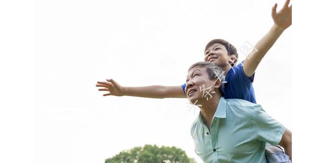 美艳少妇与男闺蜜自驾游10天，她回到家后，丈夫已经搬家带着孩子