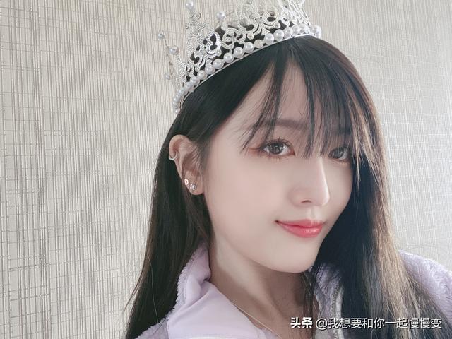 火箭少女101吴宣仪自拍都是爱你的手势，这样的吴宣仪是你的爱吗