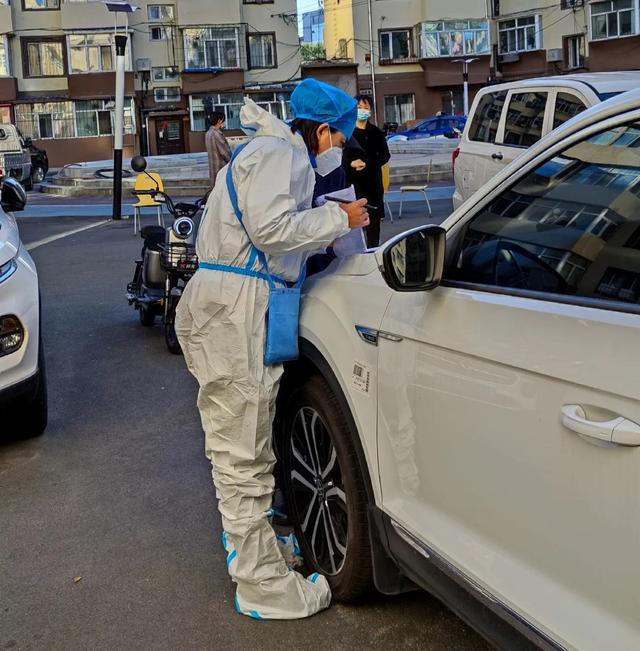 寂冷的秋中有你暖心的身影——记港湾街道春光社区网格员肖萧