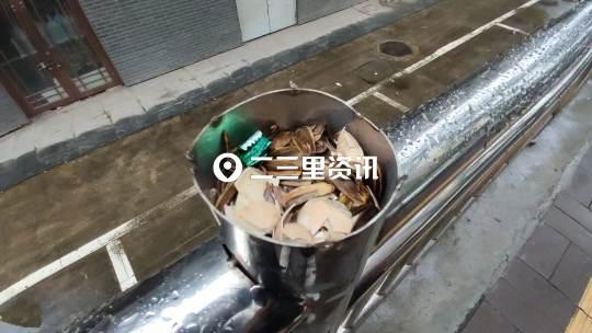 防护栏破损成“凶器”，6岁女孩脸部被划伤缝7针，谁来担责？