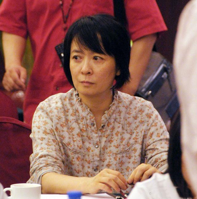 “氧气美女”左小青的上位史，和她身后的10个男人