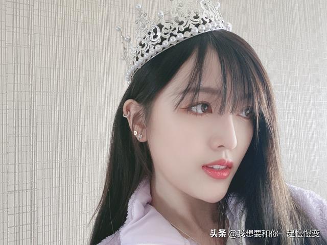 火箭少女101吴宣仪自拍都是爱你的手势，这样的吴宣仪是你的爱吗