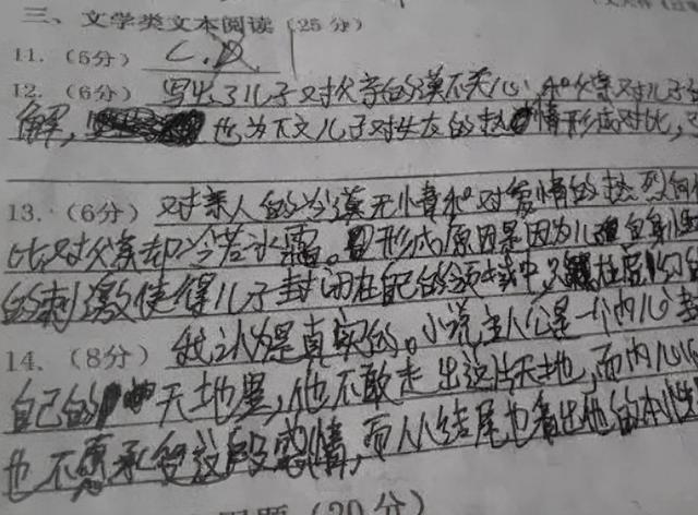 大学生“蛇形字体”曝光，字迹过分洒脱，老师：不去学医白瞎了