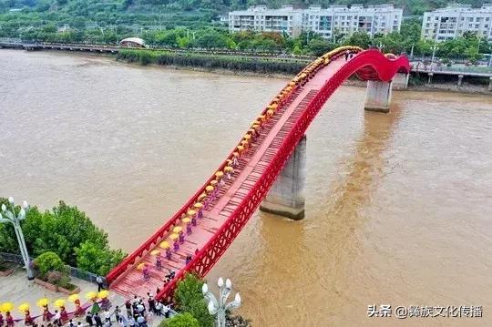 1000名彝族美女在这里演了一场“大秀”，太美了（多图）