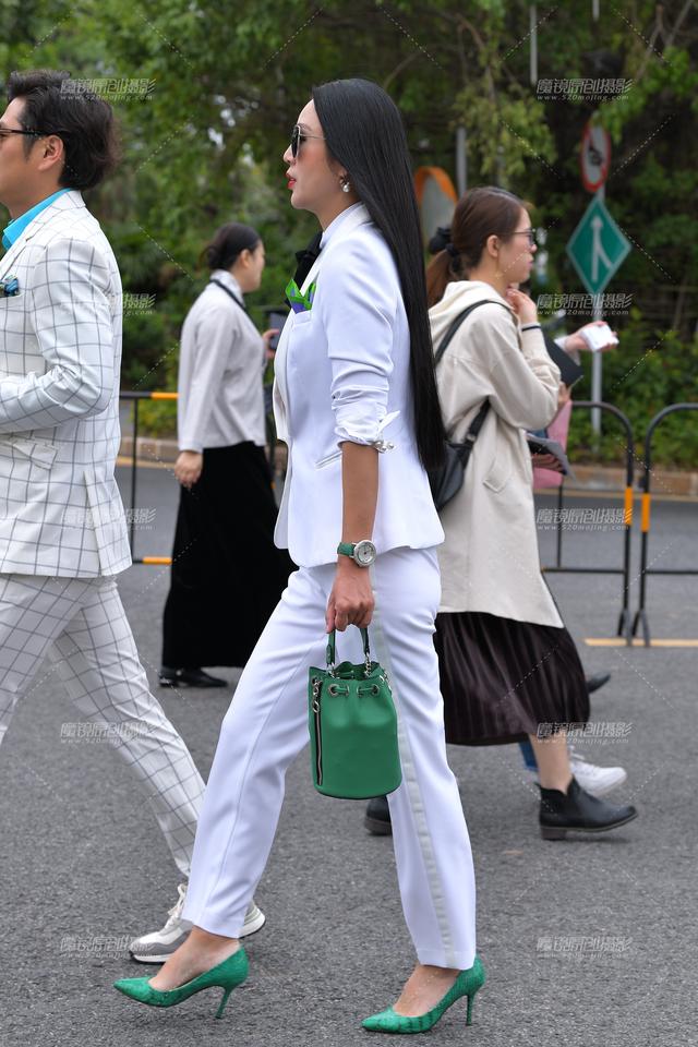 街拍高清美女逛街写真风韵少妇性感清纯小姐姐大长腿皮肤白皙