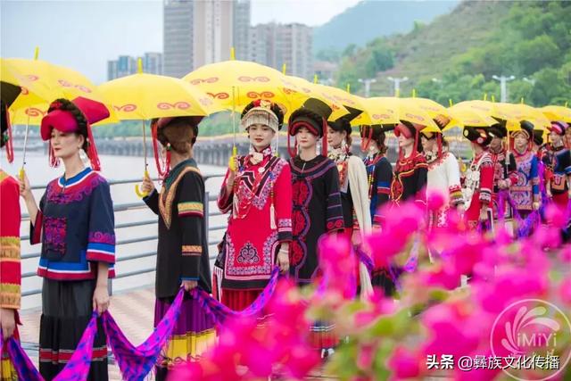 1000名彝族美女在这里演了一场“大秀”，太美了（多图）