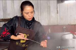 美女吃猪耳朵(河南美女不做演员回家卖猪头肉，全国客人慕名而来，只为一睹芳容)