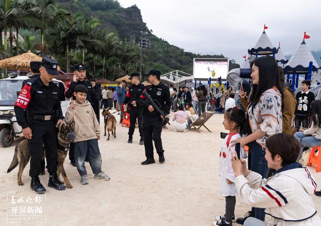 昭通水富邵女坪景区：特警巡逻保安全，2只警犬成“明星”