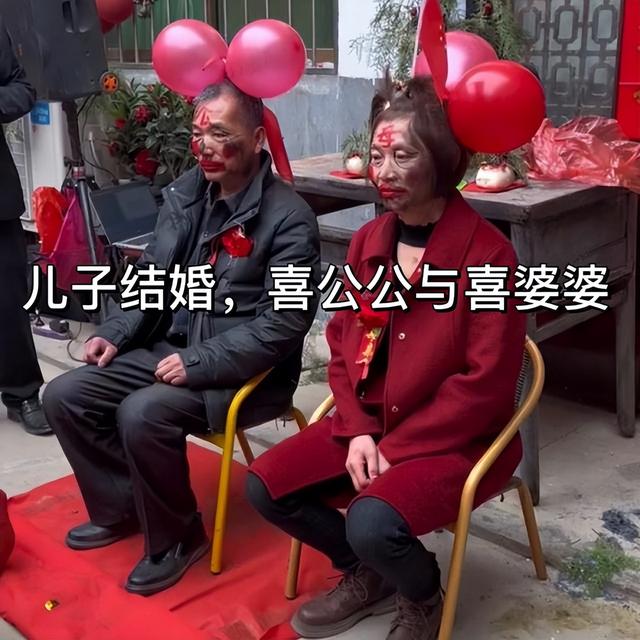 三观炸裂！徐州新娘遭多名男子强吻乱摸拍屁股，家人：这就是习俗